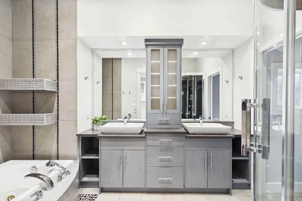 2430 28 Avenue SW Calgary AB T2T 1K9