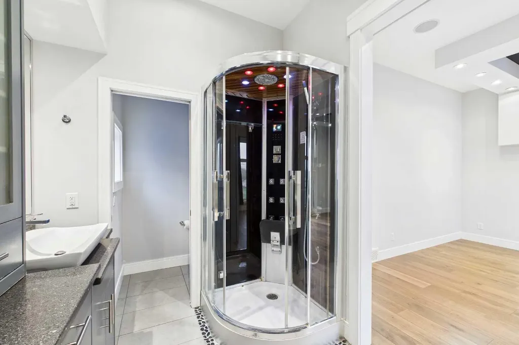 2430 28 Avenue SW Calgary AB T2T 1K9