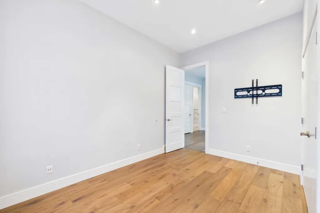 2430 28 Avenue SW Calgary AB T2T 1K9