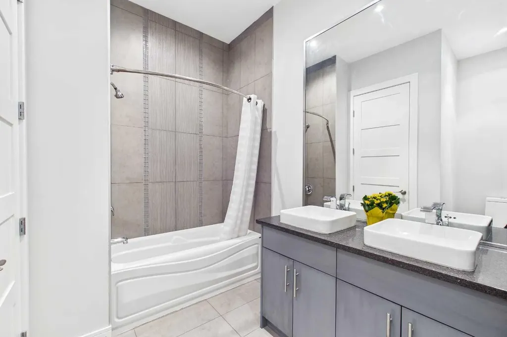 2430 28 Avenue SW Calgary AB T2T 1K9