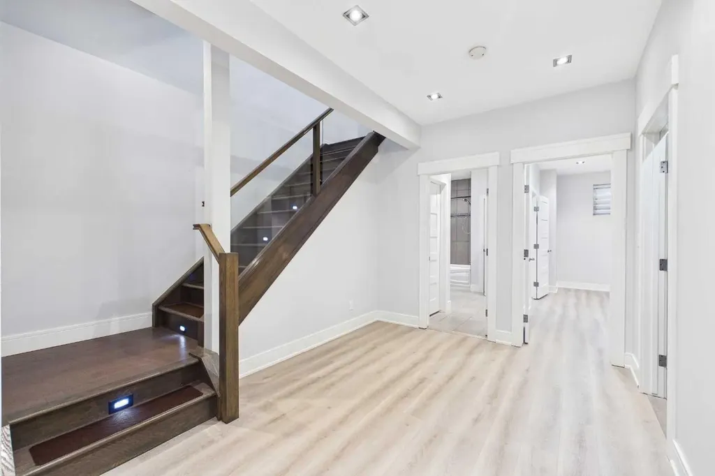 2430 28 Avenue SW Calgary AB T2T 1K9