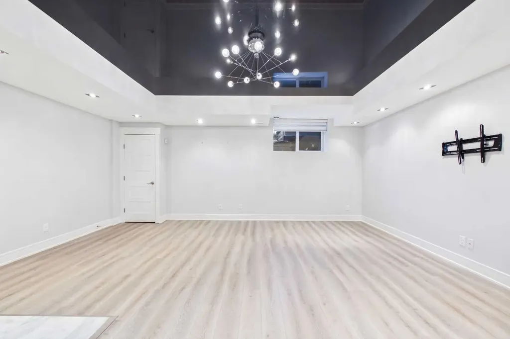 2430 28 Avenue SW Calgary AB T2T 1K9