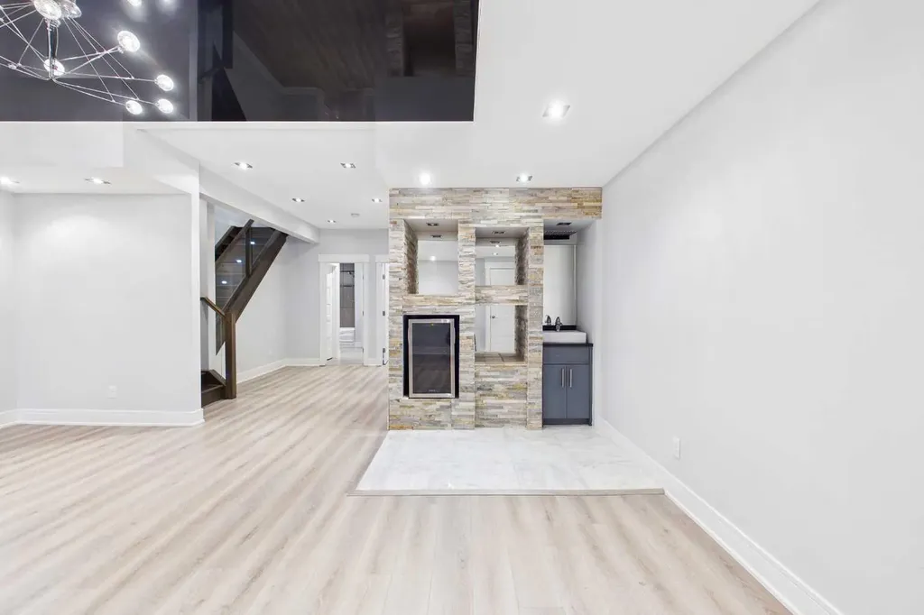 2430 28 Avenue SW Calgary AB T2T 1K9