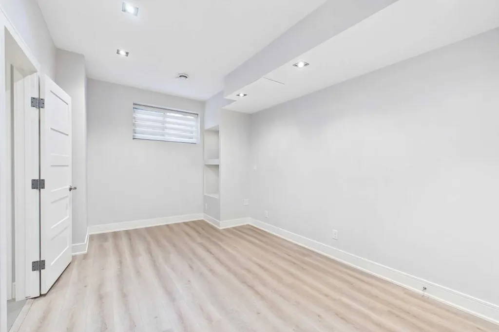 2430 28 Avenue SW Calgary AB T2T 1K9
