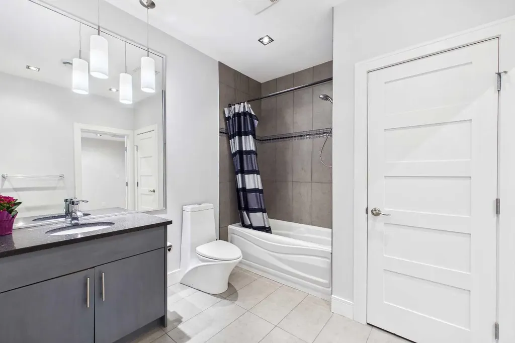 2430 28 Avenue SW Calgary AB T2T 1K9