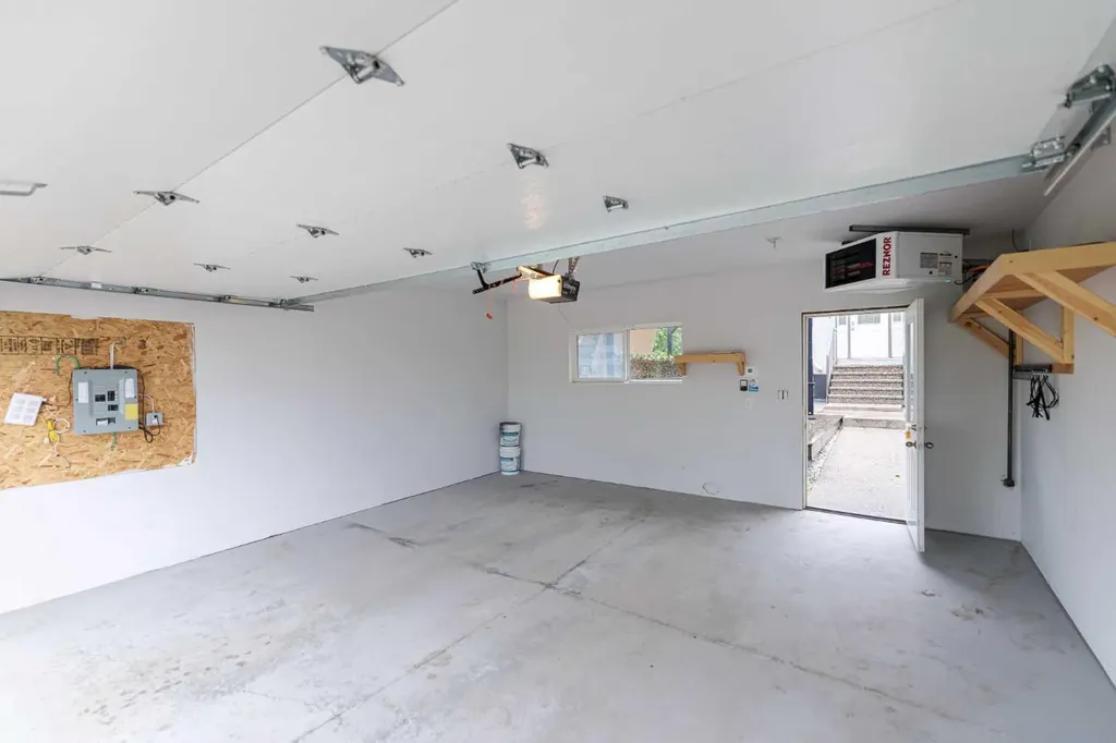 2430 28 Avenue SW Calgary AB T2T 1K9