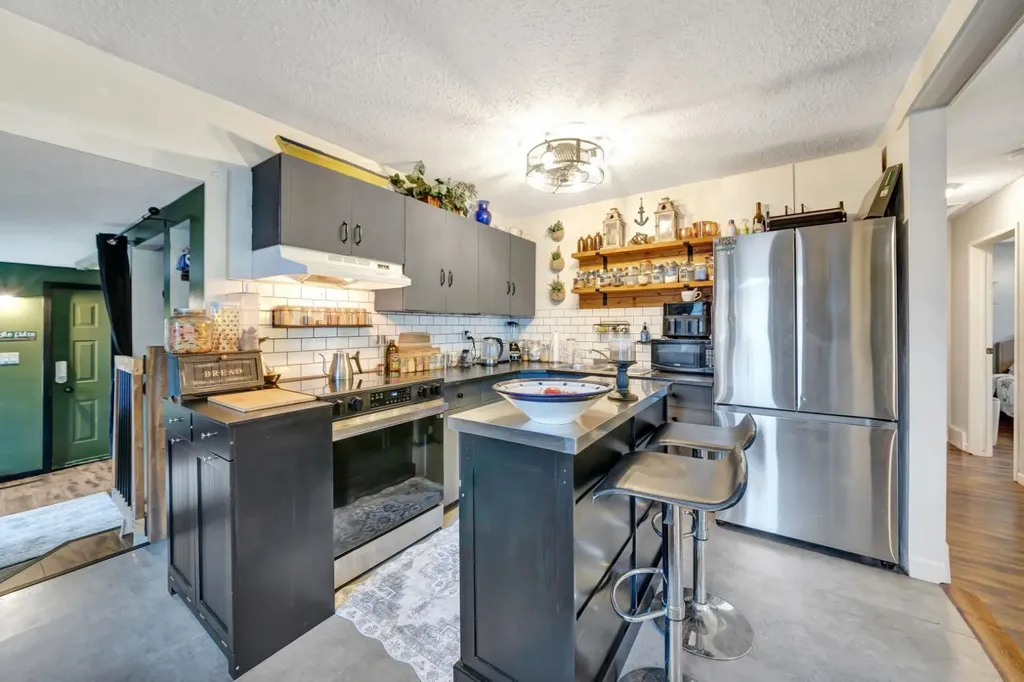 4910 58 Avenue Lloydminster AB T9V 1C3