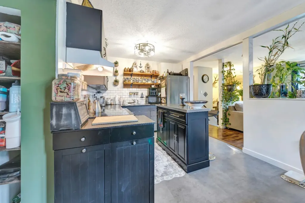 4910 58 Avenue Lloydminster AB T9V 1C3