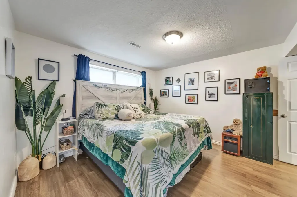 4910 58 Avenue Lloydminster AB T9V 1C3