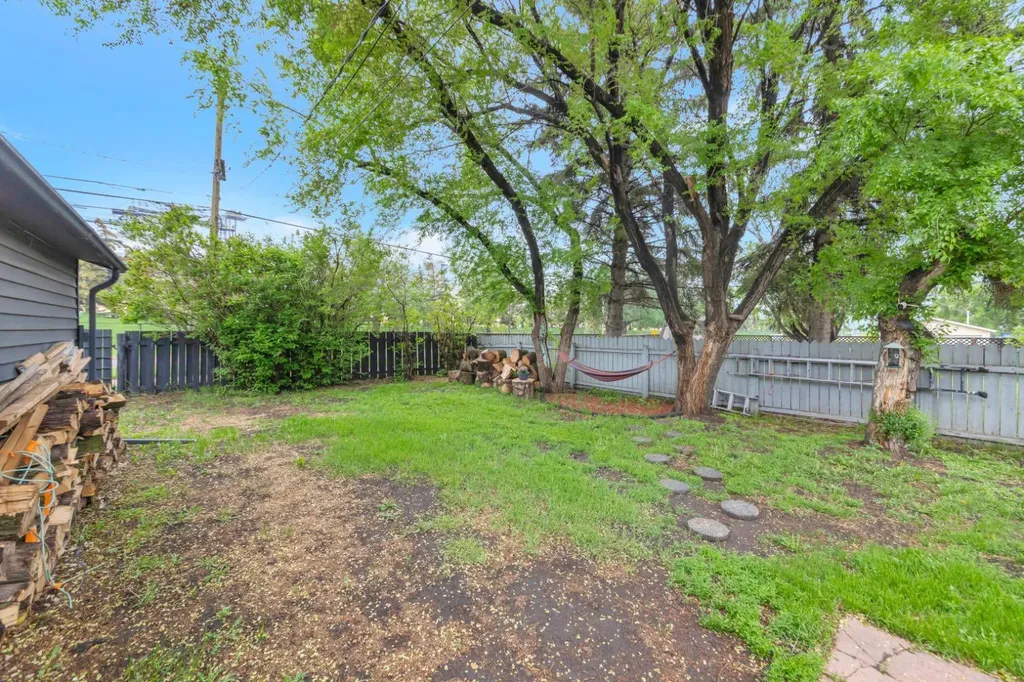 4910 58 Avenue Lloydminster AB T9V 1C3