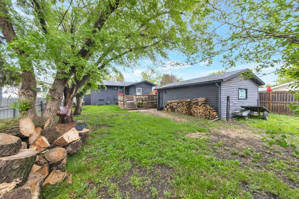 4910 58 Avenue Lloydminster AB T9V 1C3