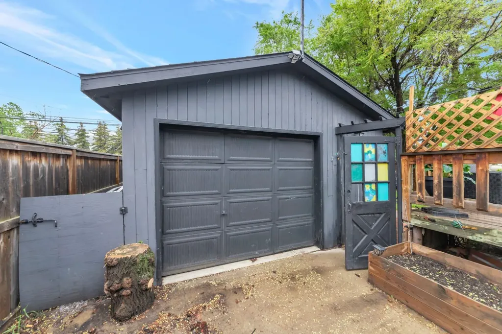 4910 58 Avenue Lloydminster AB T9V 1C3