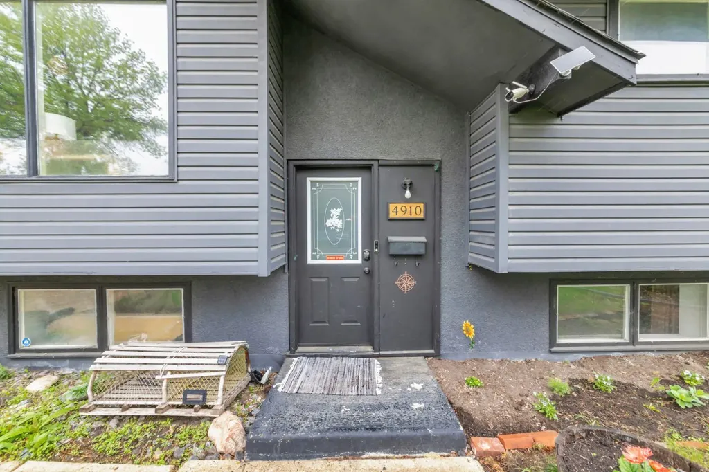 4910 58 Avenue Lloydminster AB T9V 1C3