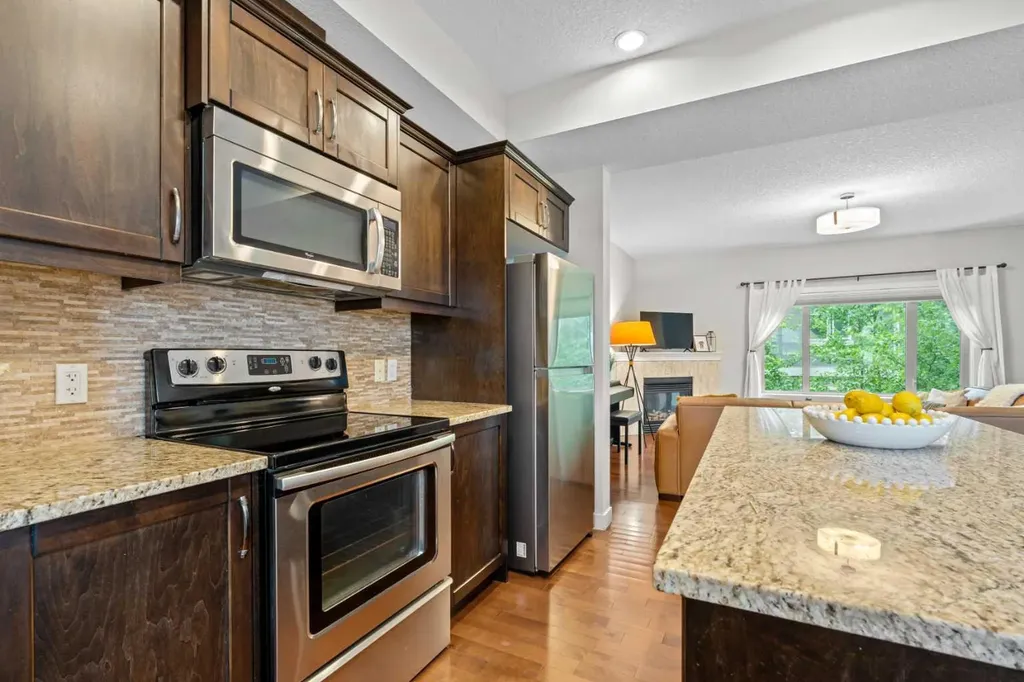 1916 36 Street SW Calgary AB T3E 2Y9