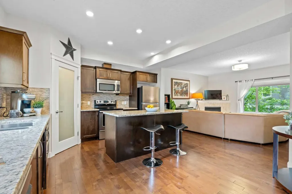 1916 36 Street SW Calgary AB T3E 2Y9