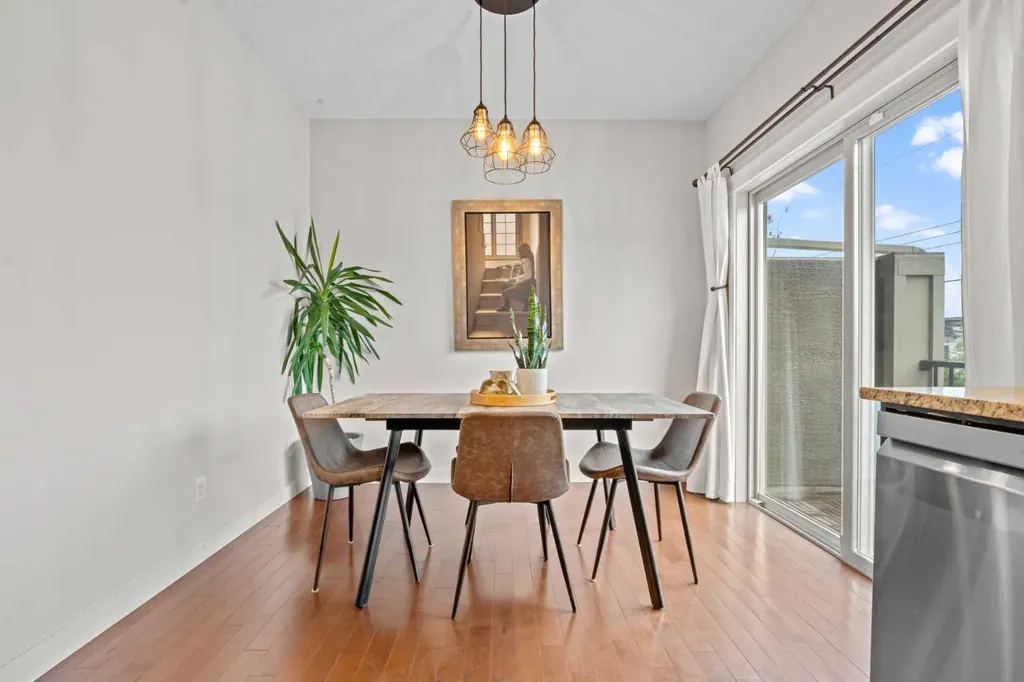 1916 36 Street SW Calgary AB T3E 2Y9