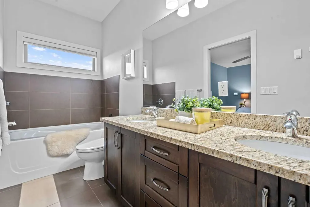 1916 36 Street SW Calgary AB T3E 2Y9