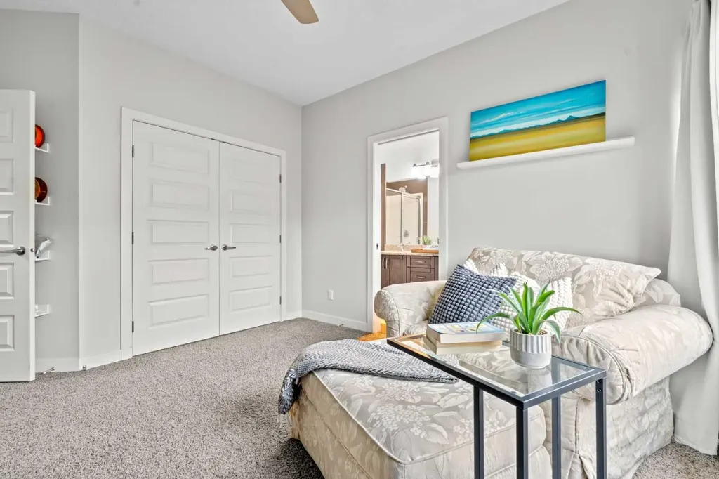 1916 36 Street SW Calgary AB T3E 2Y9