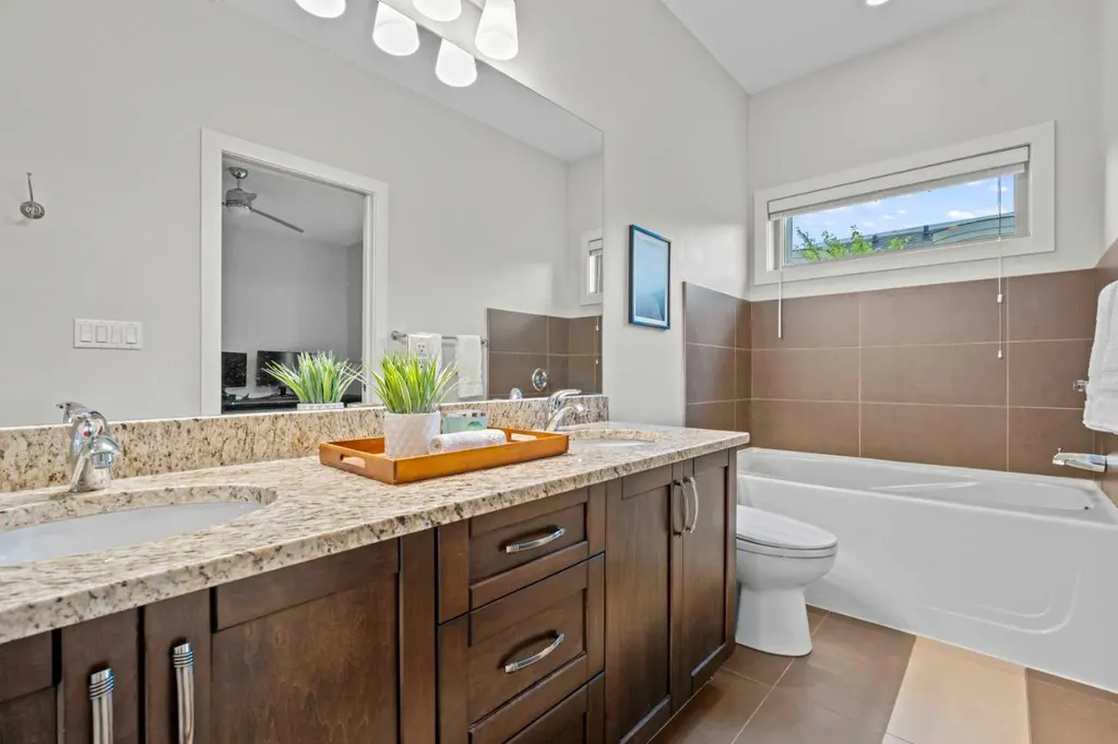 1916 36 Street SW Calgary AB T3E 2Y9