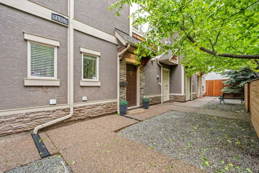 1916 36 Street SW Calgary AB T3E 2Y9
