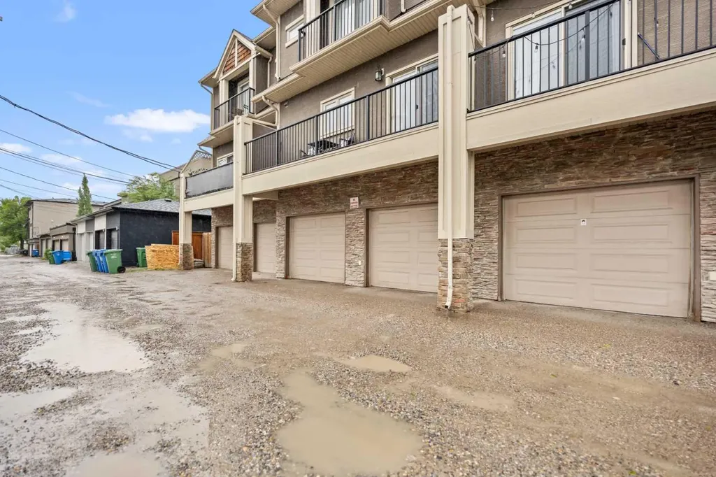 1916 36 Street SW Calgary AB T3E 2Y9