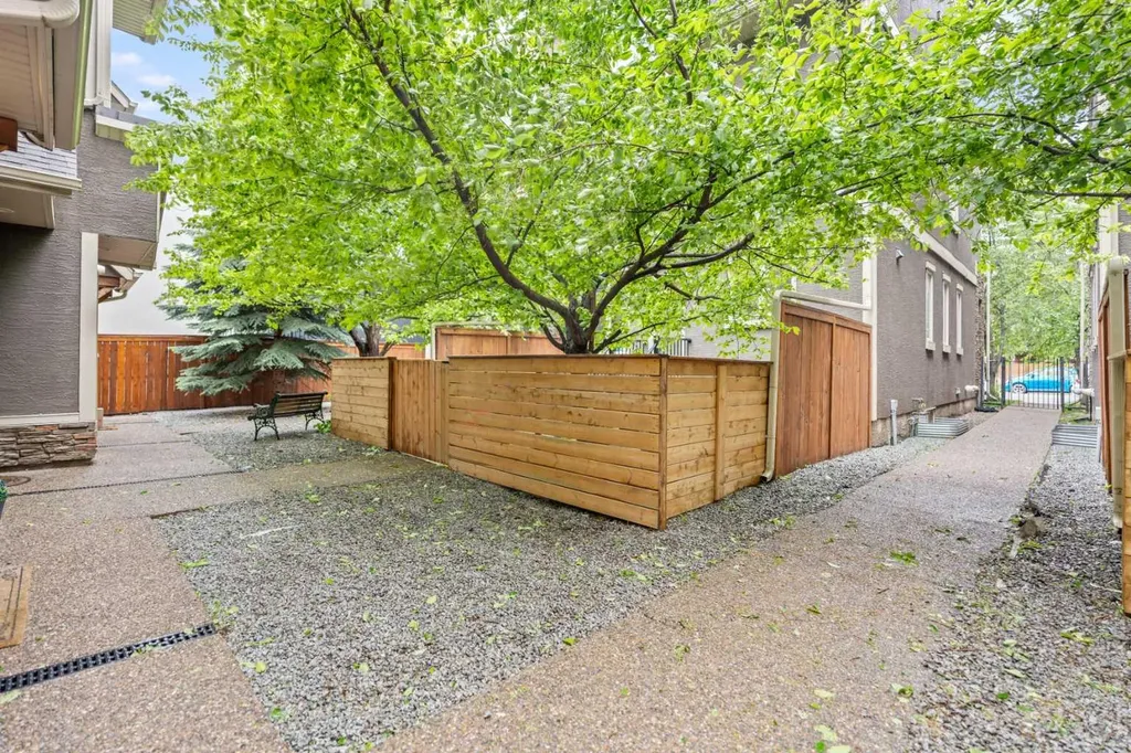 1916 36 Street SW Calgary AB T3E 2Y9
