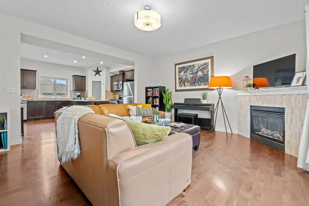 1916 36 Street SW Calgary AB T3E 2Y9