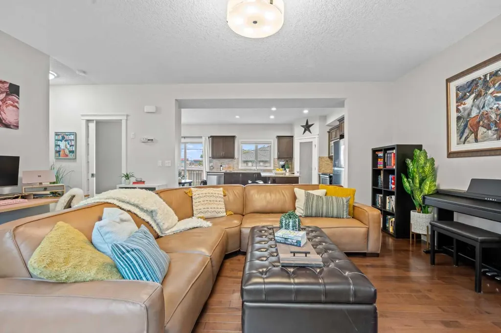 1916 36 Street SW Calgary AB T3E 2Y9