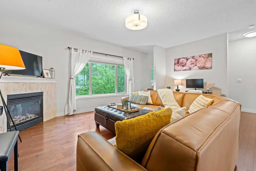 1916 36 Street SW Calgary AB T3E 2Y9