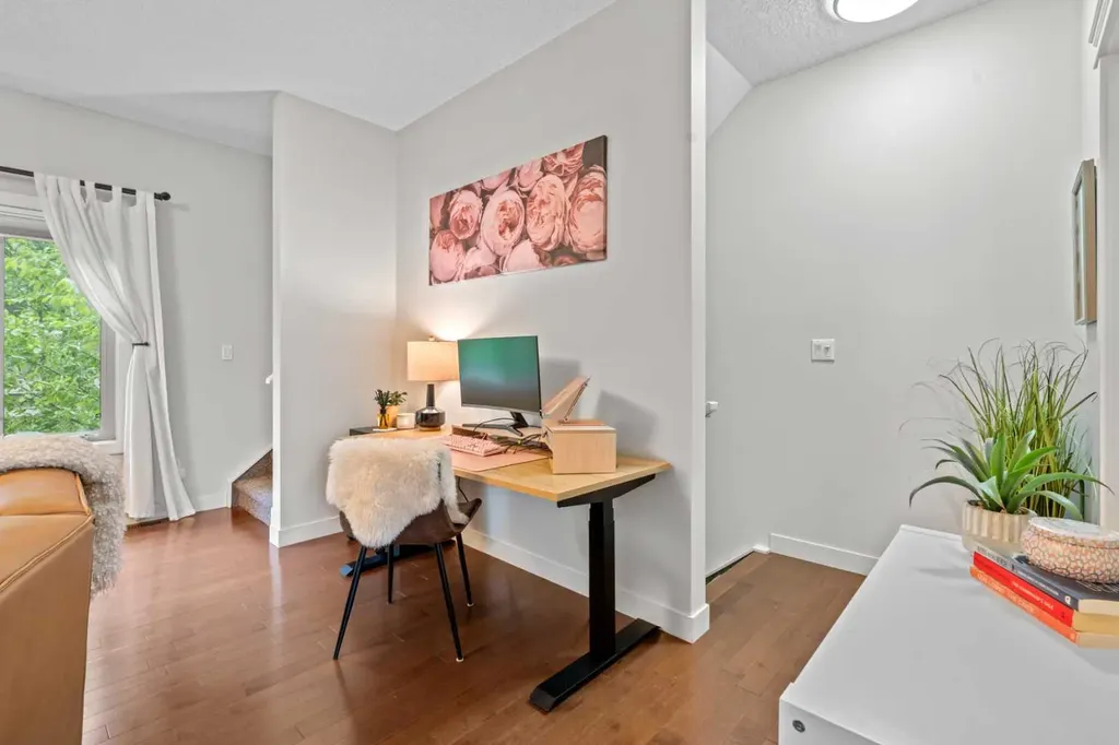 1916 36 Street SW Calgary AB T3E 2Y9
