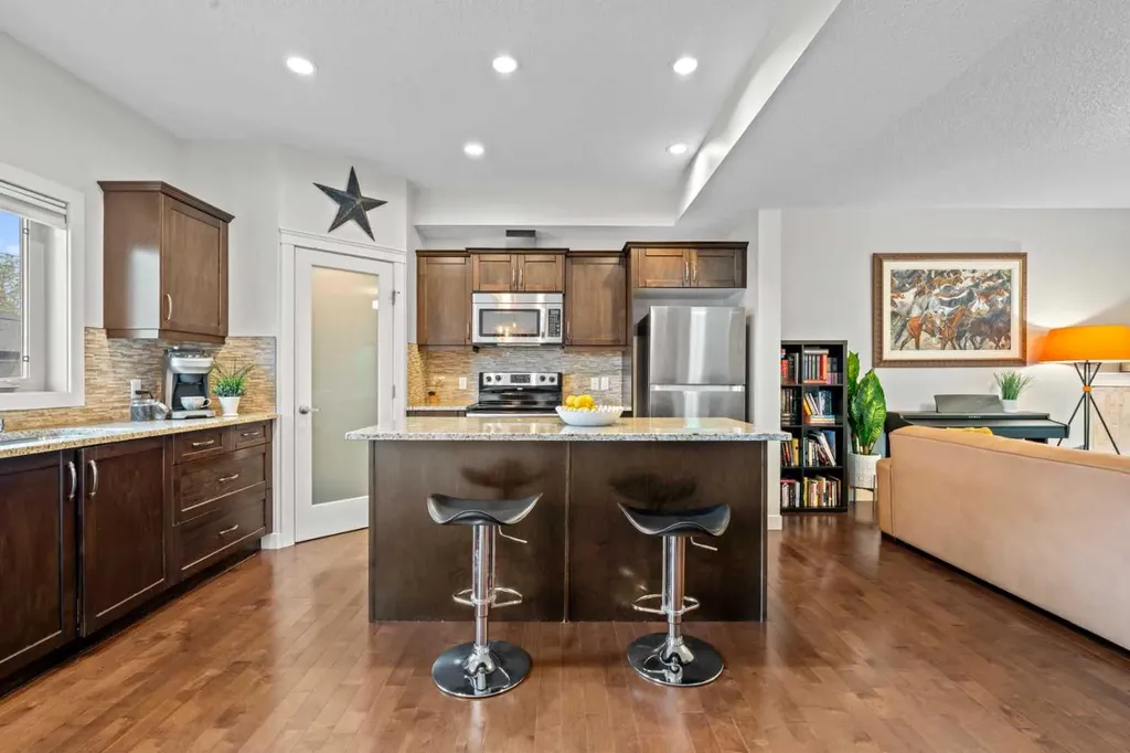 1916 36 Street SW Calgary AB T3E 2Y9