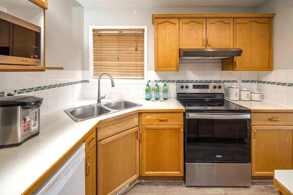 170 Arbour Grove Close NW Calgary AB T3G 4J2