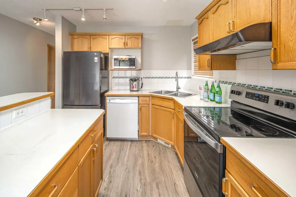 170 Arbour Grove Close NW Calgary AB T3G 4J2