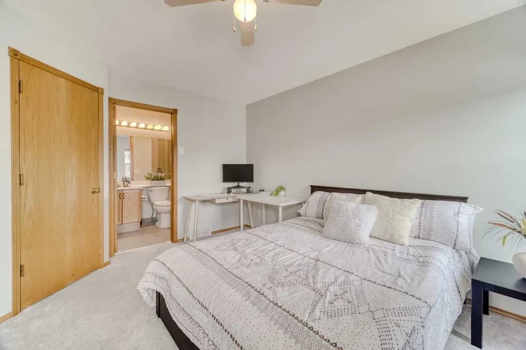 170 Arbour Grove Close NW Calgary AB T3G 4J2