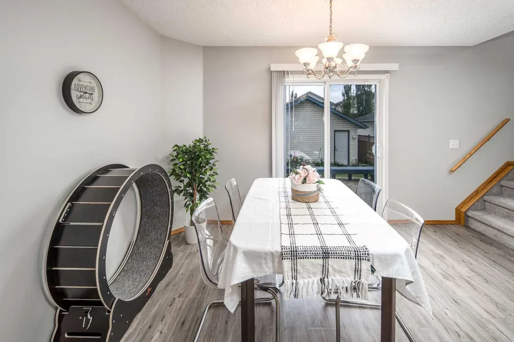 170 Arbour Grove Close NW Calgary AB T3G 4J2
