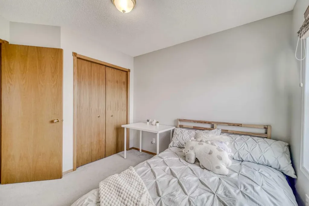 170 Arbour Grove Close NW Calgary AB T3G 4J2