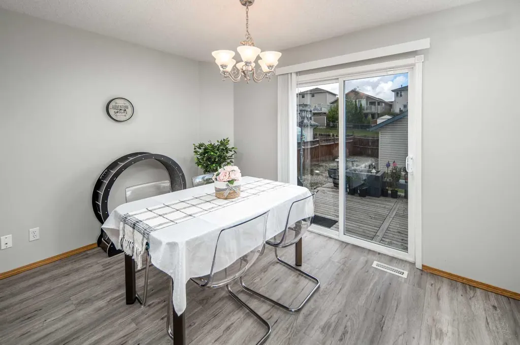 170 Arbour Grove Close NW Calgary AB T3G 4J2