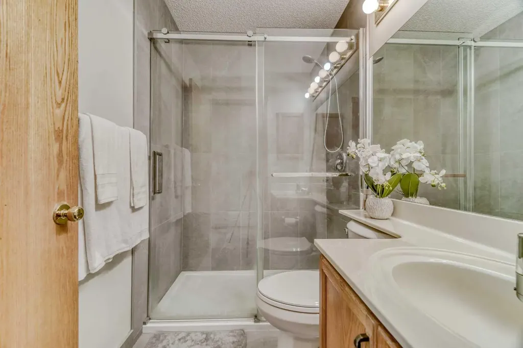 170 Arbour Grove Close NW Calgary AB T3G 4J2