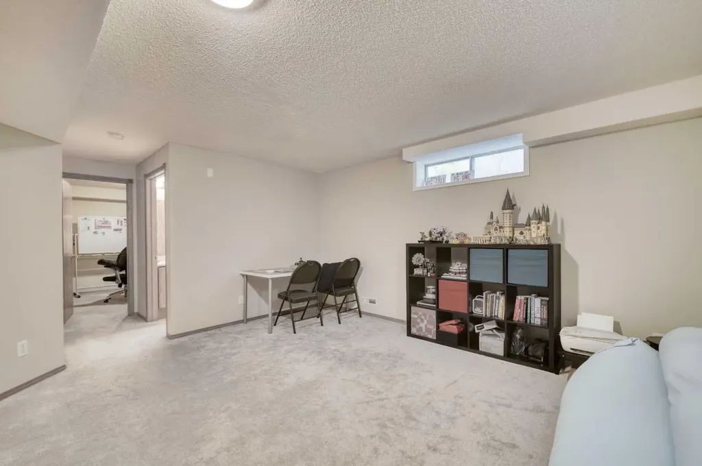 170 Arbour Grove Close NW Calgary AB T3G 4J2