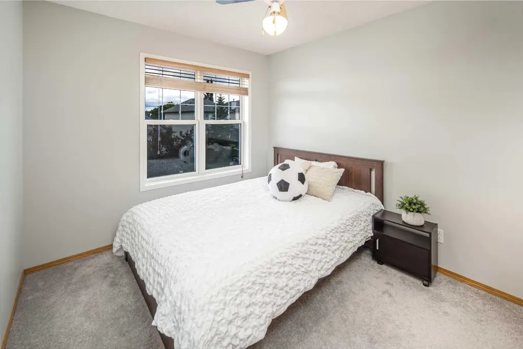 170 Arbour Grove Close NW Calgary AB T3G 4J2