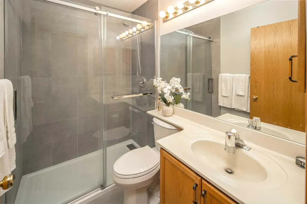 170 Arbour Grove Close NW Calgary AB T3G 4J2