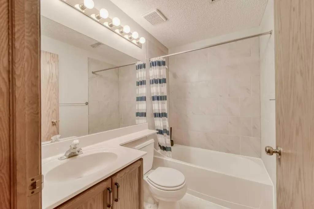 170 Arbour Grove Close NW Calgary AB T3G 4J2