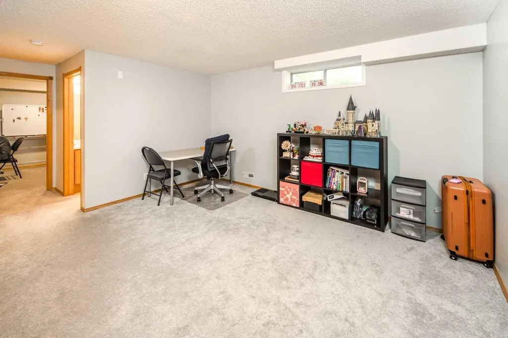 170 Arbour Grove Close NW Calgary AB T3G 4J2