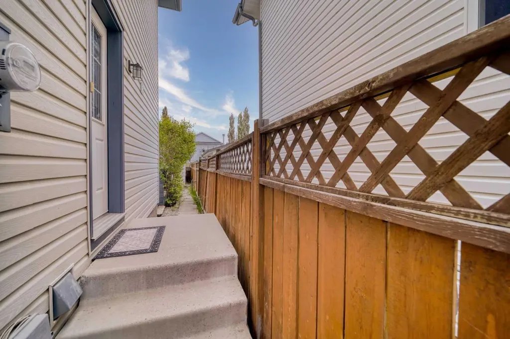 170 Arbour Grove Close NW Calgary AB T3G 4J2