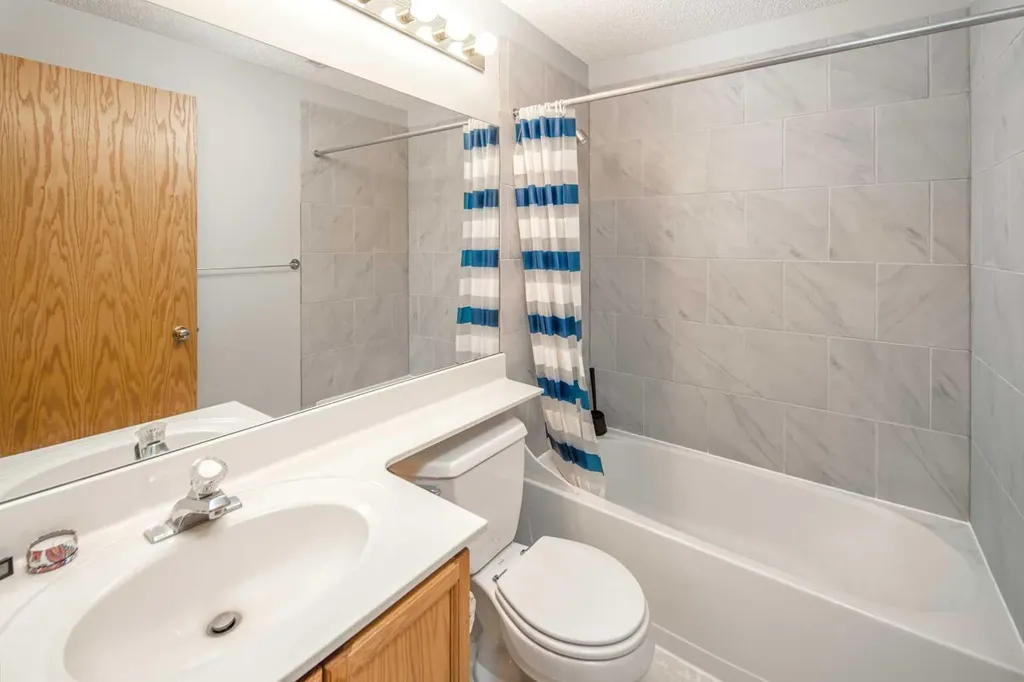 170 Arbour Grove Close NW Calgary AB T3G 4J2