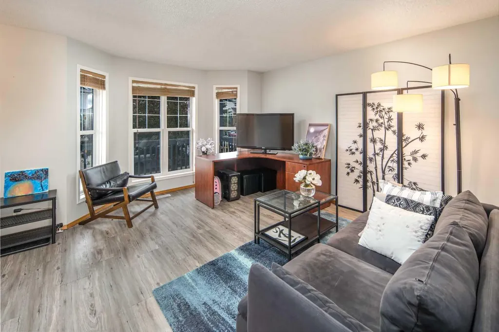170 Arbour Grove Close NW Calgary AB T3G 4J2