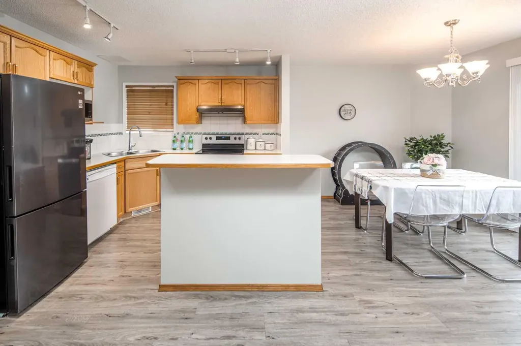170 Arbour Grove Close NW Calgary AB T3G 4J2