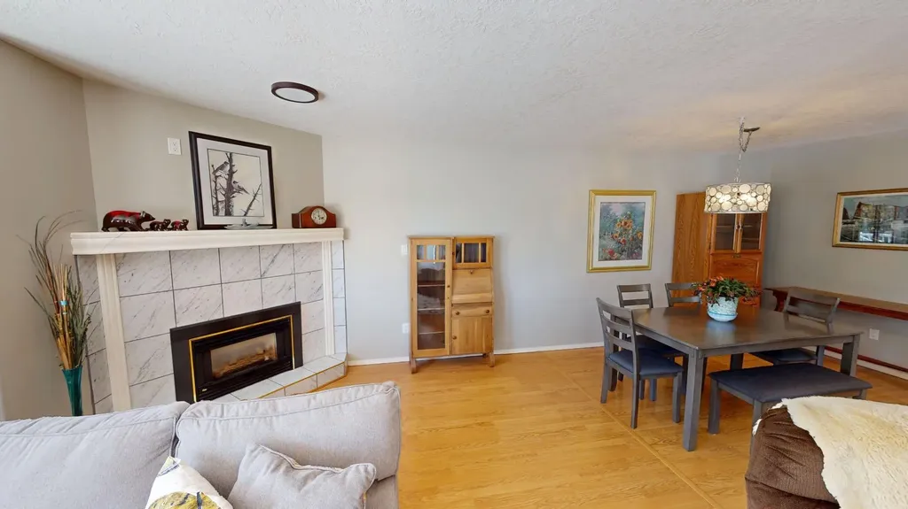 411 3 Street Brooks AB T1R 0E7