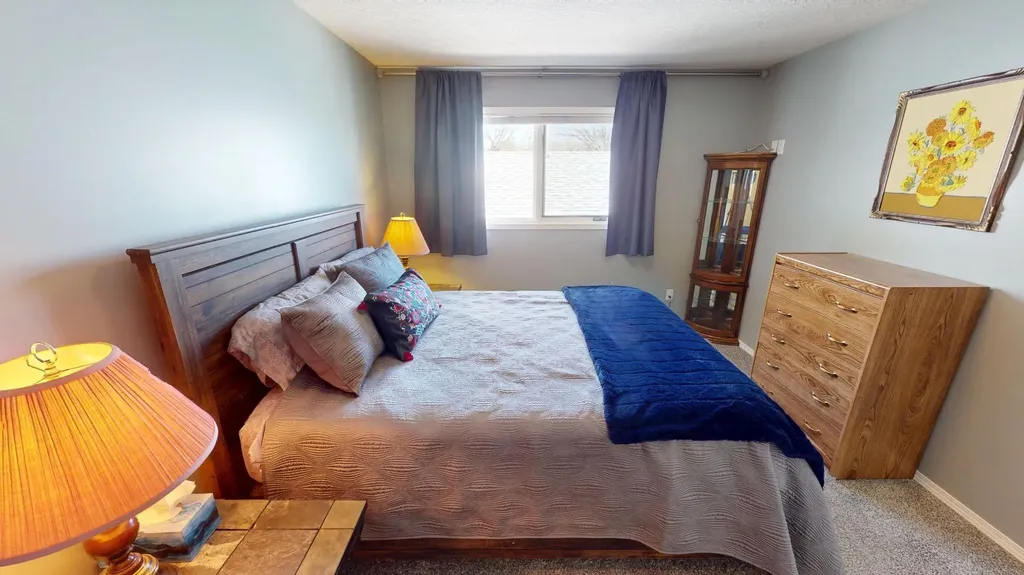 411 3 Street Brooks AB T1R 0E7
