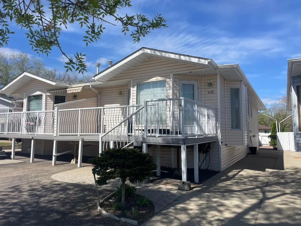 411 3 Street Brooks AB T1R 0E7